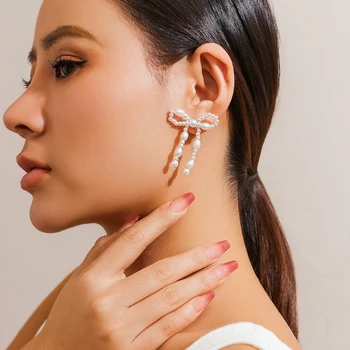 lanko auskarai perlų imitacija Ausų žiedai Bowknot pakabuko ausinės Universalūs ausų puošmenos moterims Kasdienis dėvėjimas